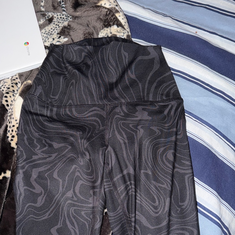 Yogalicious Black Swirl Pattern Leggings